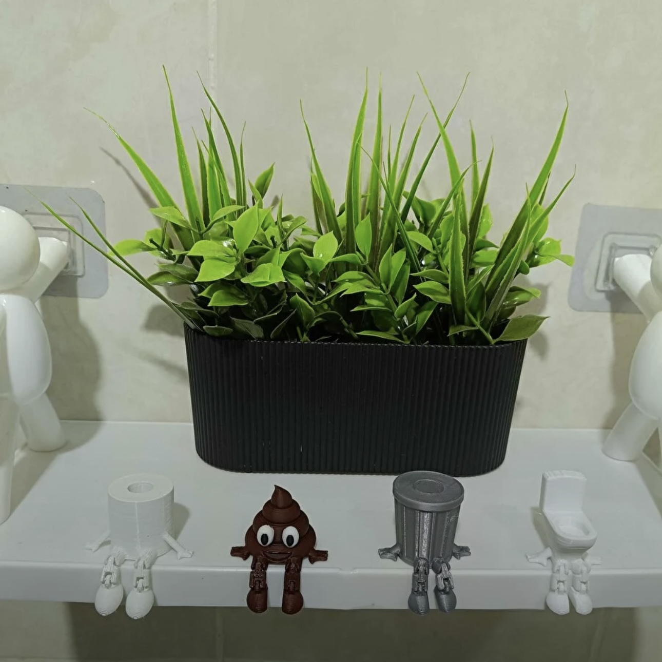 Banyo Rafı İçin 4'lü Komik Oturma Figürleri Seti - Klozet, Çöp Kutusu, Tuvalet Kağıdı ve Kaka Emoji Dekor - Görsel 2