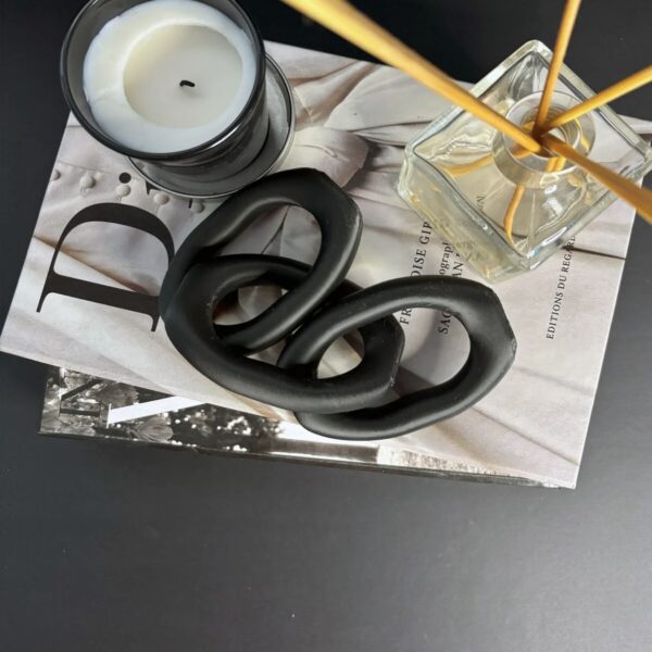 Modern Mat Siyah Dekoratif Zincir Halka Biblo | İskandinav Salon Aksesuarı