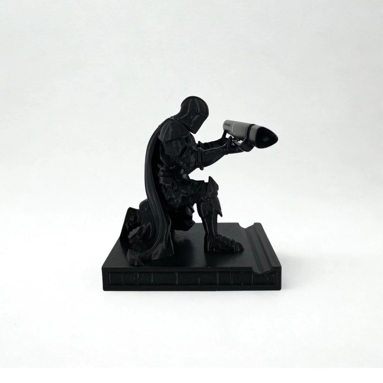 Kara Şövalye Temalı Diz Çöken Şövalye Kalem ve Telefon Tutucu - Görsel 4